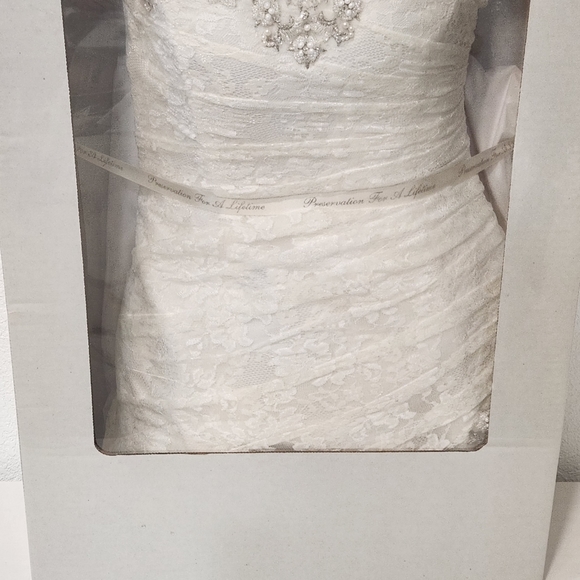 Davids Bridal A-line Lace Wedding Dress With Side Split Details Size: 10 - Picture 6 of 10